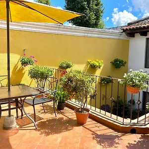 La Galeria Hotel